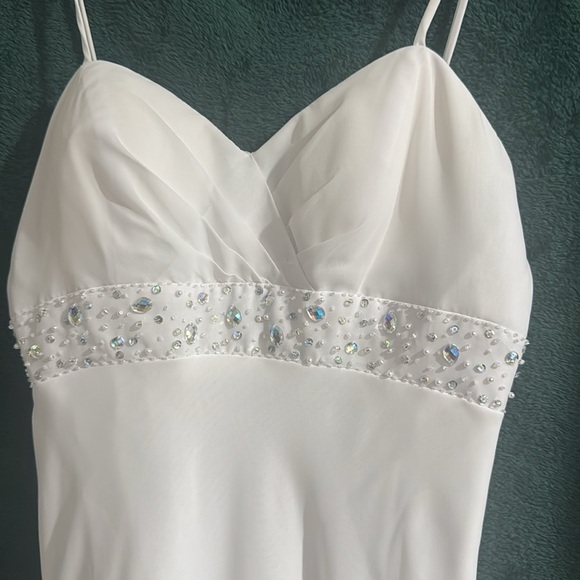 Mary's Bridal White Asymmetrical Gown Sleeveless size 10 - Picture 3 of 7